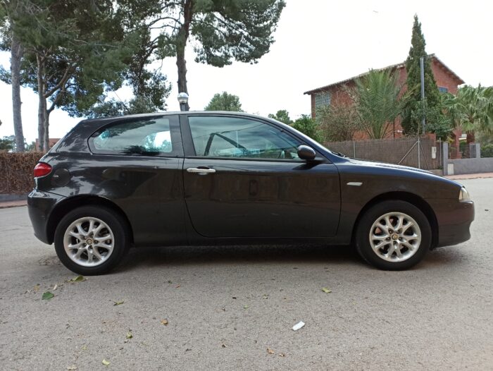 ALFA ROMEO 147 1.6 Twinspark - Imagen 6