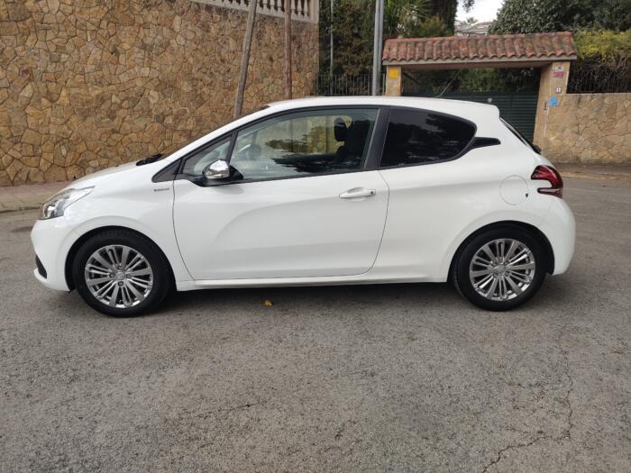 PEUGEOT 208 - Imagen 2