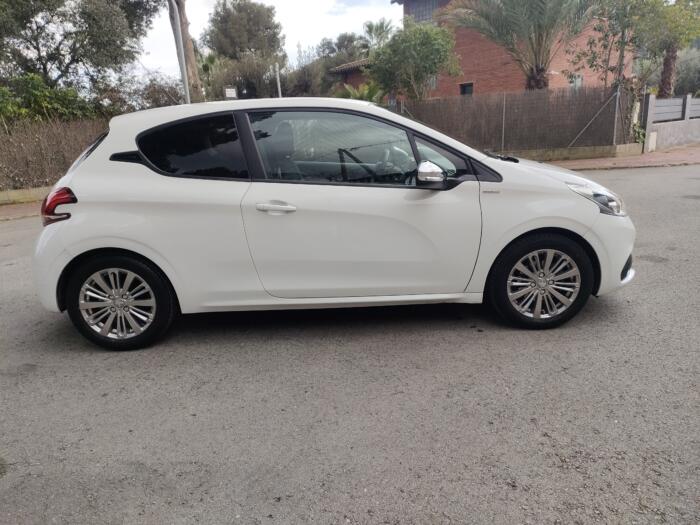 PEUGEOT 208 - Imagen 6