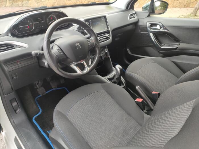 PEUGEOT 208 - Imagen 9