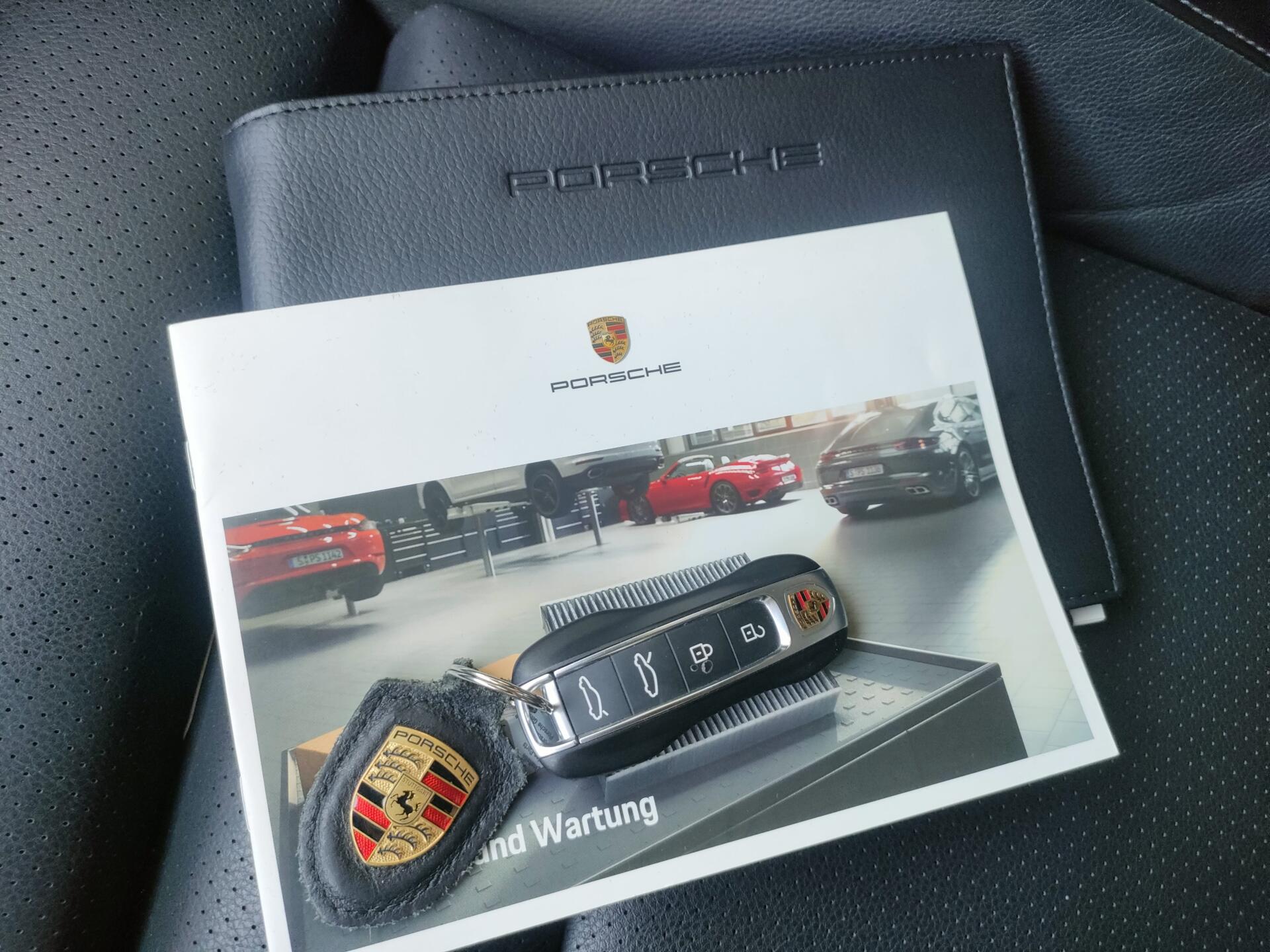 PORSCHE Taycan Performance Plus - Imagen 11