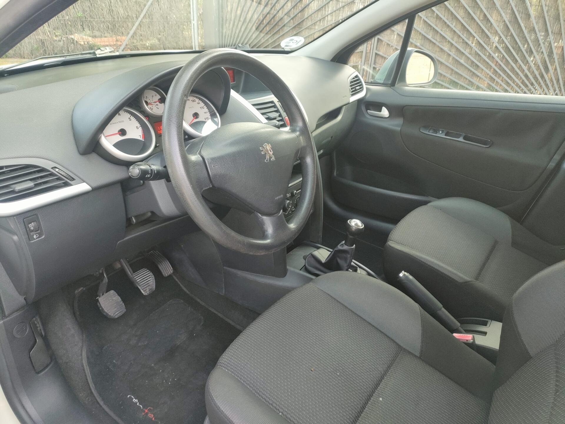 PEUGEOT 207 - Imagen 9